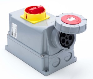 Zestaw instalacyjny z gniazdem 63A 5P z wyłącznikiem 0-1 PCE 135‑6w