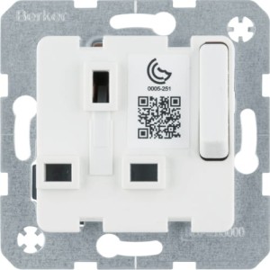 B.Kwadrat/Q.1/Q.3 Mechanizm gniazda z uziemieniem standard Brytyjski z łącznikiem i przesłonami styków, biały połysk Berker 53420219